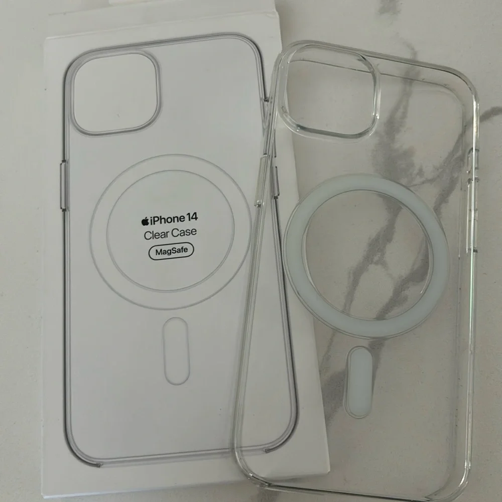 iPhone 14 clear case MagSafe